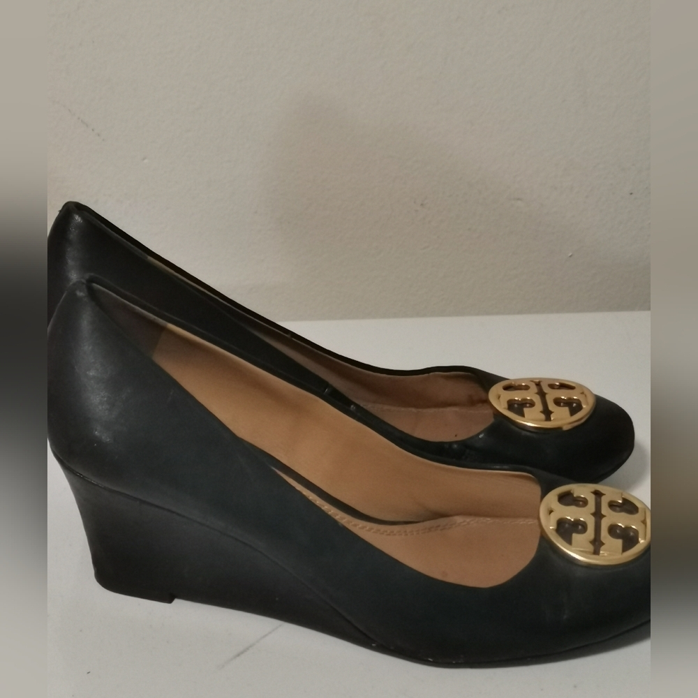 Tory Burch black leather platform pumps - Picture 7 of 7